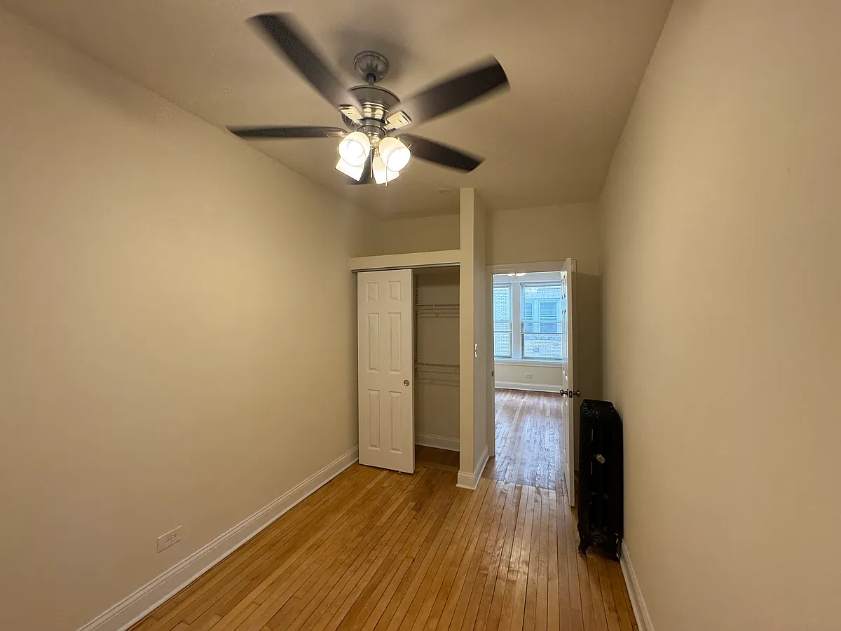 Building Photo - 4842 W Belle Plaine Ave #2N
