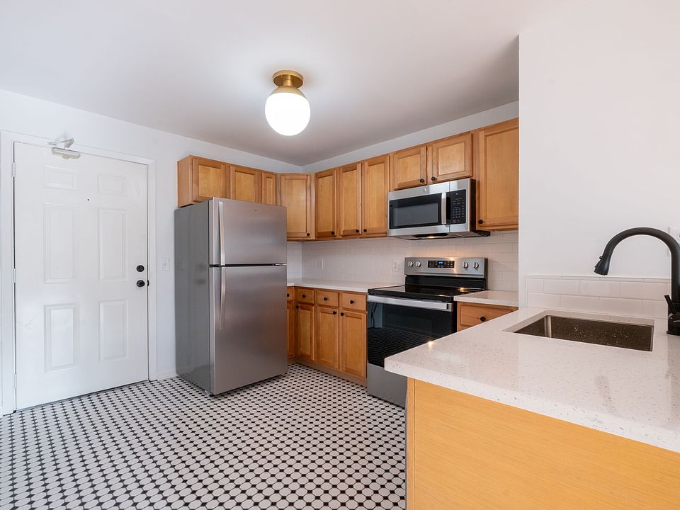 Charming, spacious kitchen
