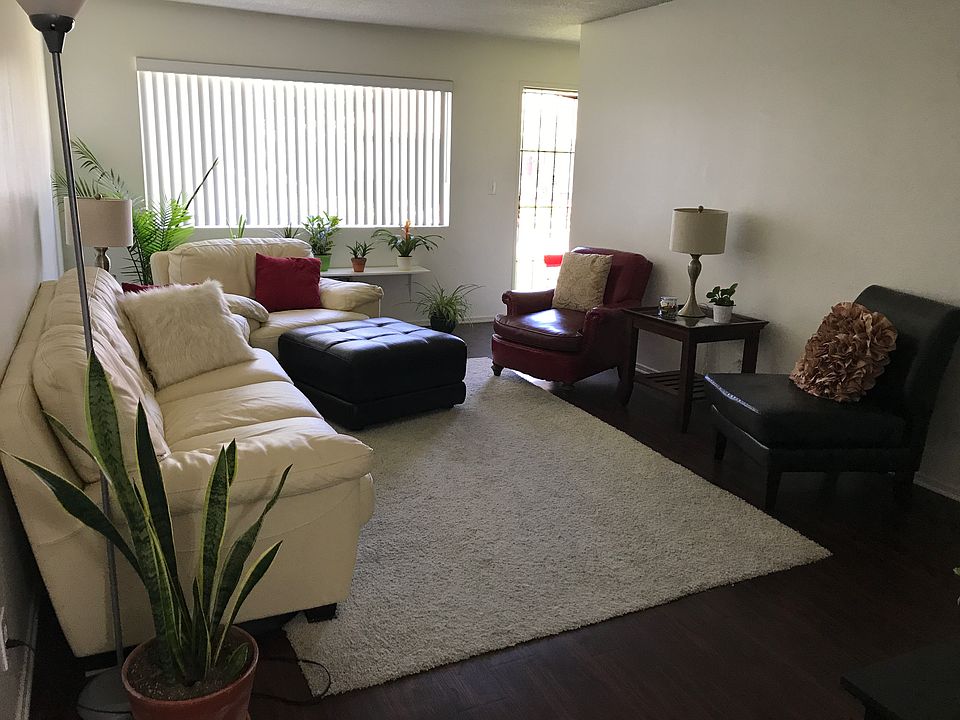 Livingroom OTS Diningroom