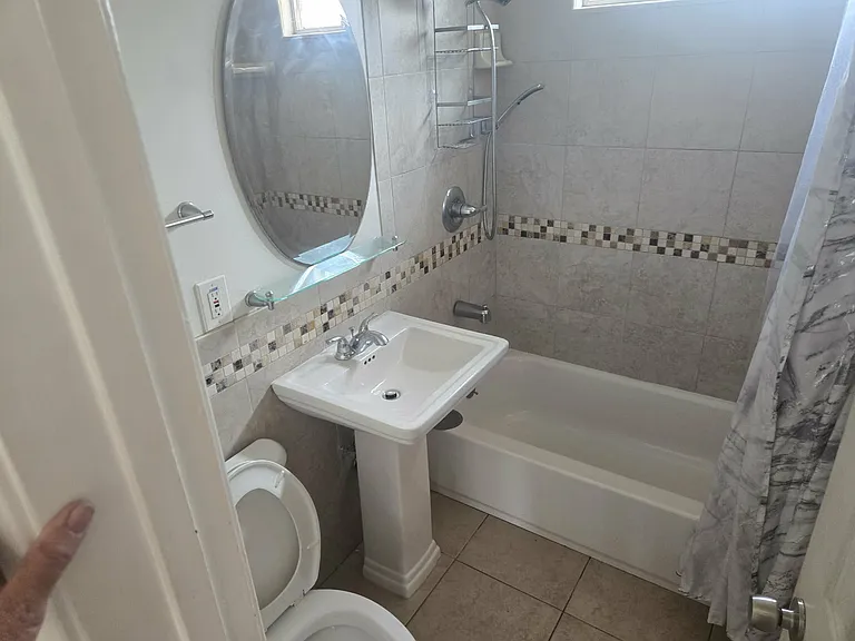 135 Elkwood Ave — Photo 10