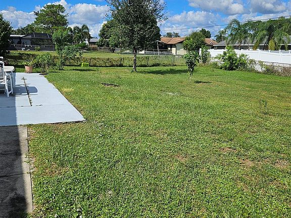 3rd image of 967 SE Breakwater Avenue