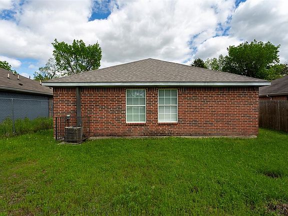 2nd image of 2851 Lolita Dr