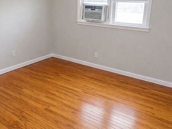 3rd image of 335 Edgegreen Dr