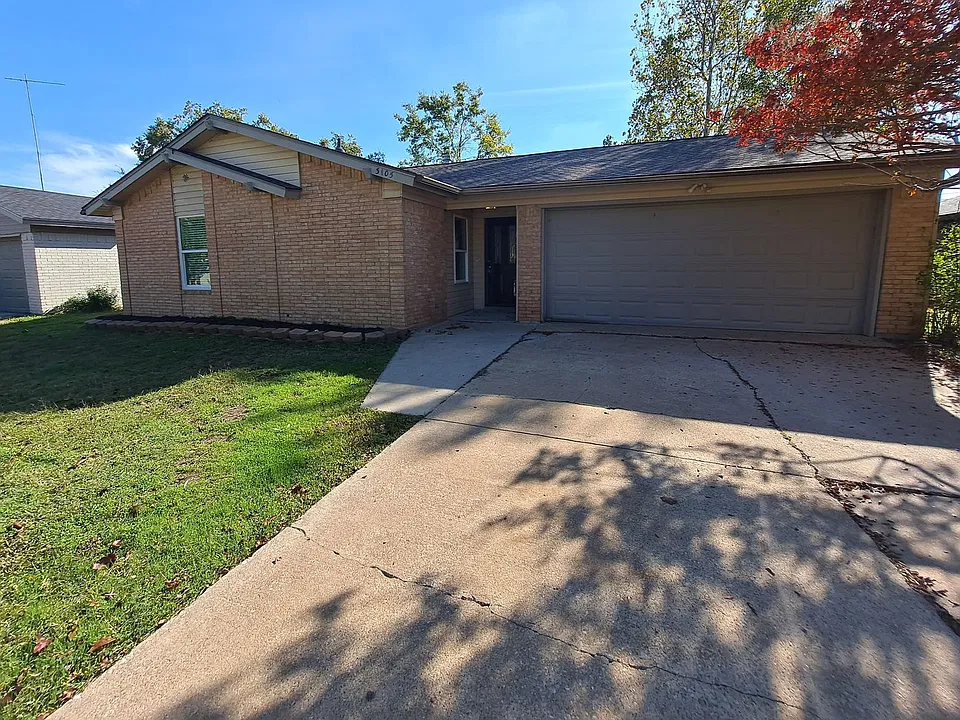3105 Chaparral Dr