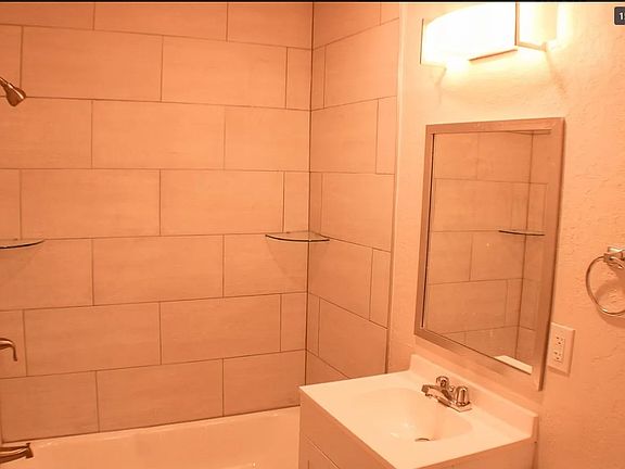 3rd image of 1105 NW Elm Ave