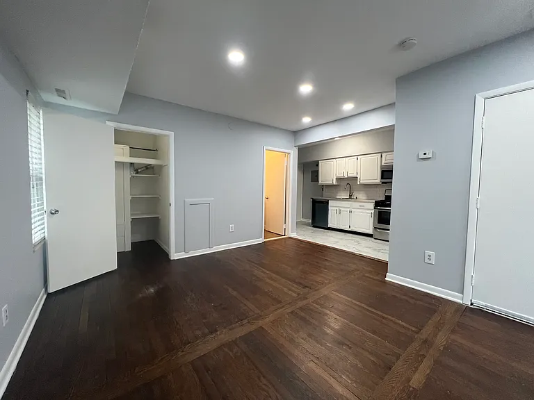 1096 Van Dyke St #202 — Photo 8