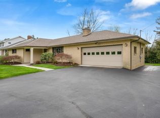 16 Fairhill Dr, New Castle, PA
