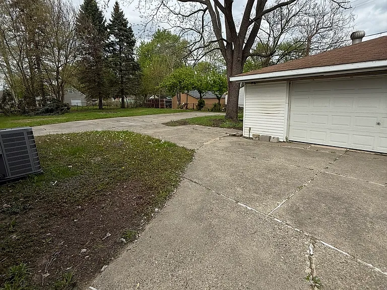 6383 Princess St — Photo 12