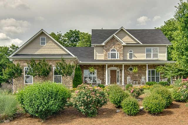 1st image of 102 Brogan Ct