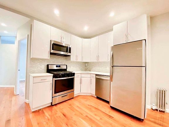 3rd image of 284 Driggs Ave #3B