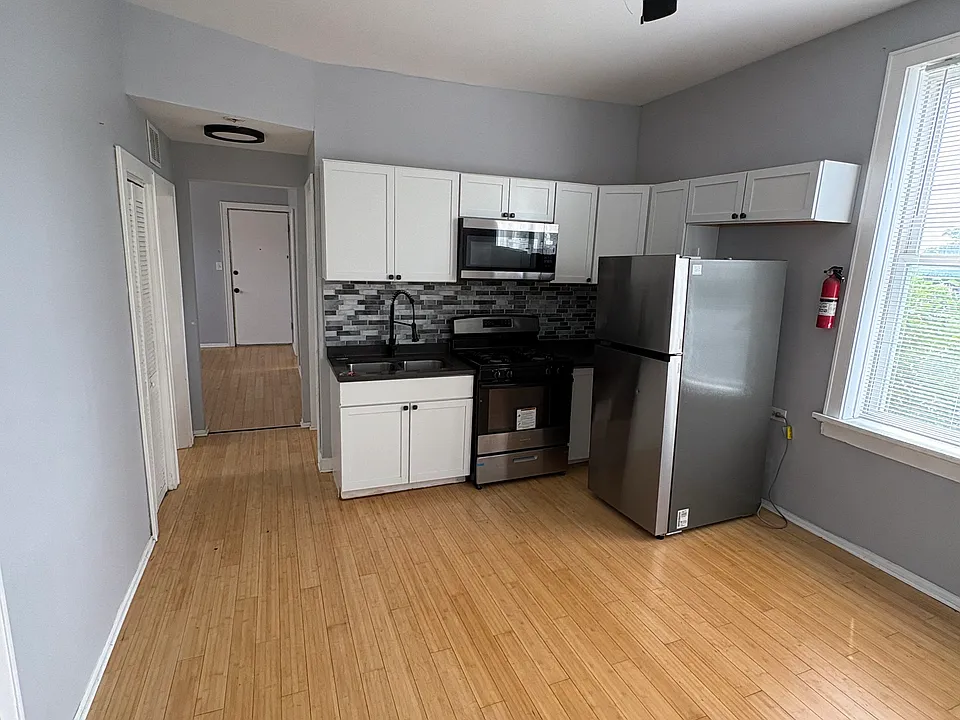 1438 S Saint Louis Ave #3R