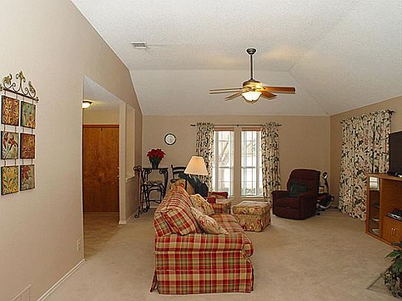 3rd image of 1308 E Branch Hollow Dr