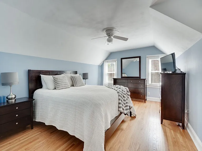 1114 Woodvale Dr — Photo 12