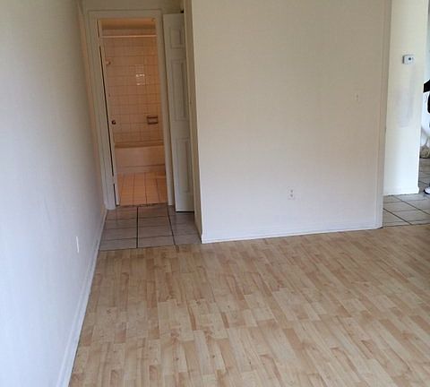 4th image of 15225 NE 6th Ave APT B206