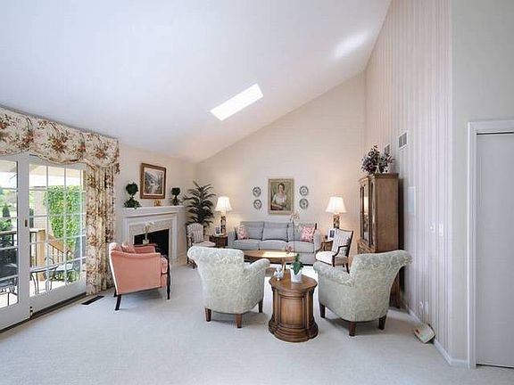 4th image of 155 Briarwood N