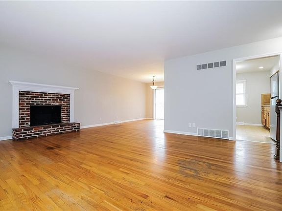 5th image of 7401 Hardy Ave