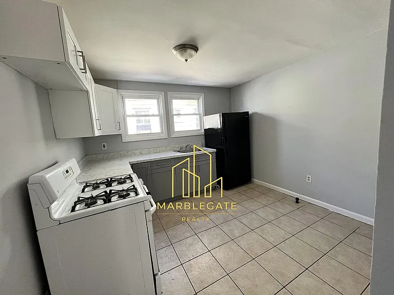 229 Alexander St #22 — Photo 2