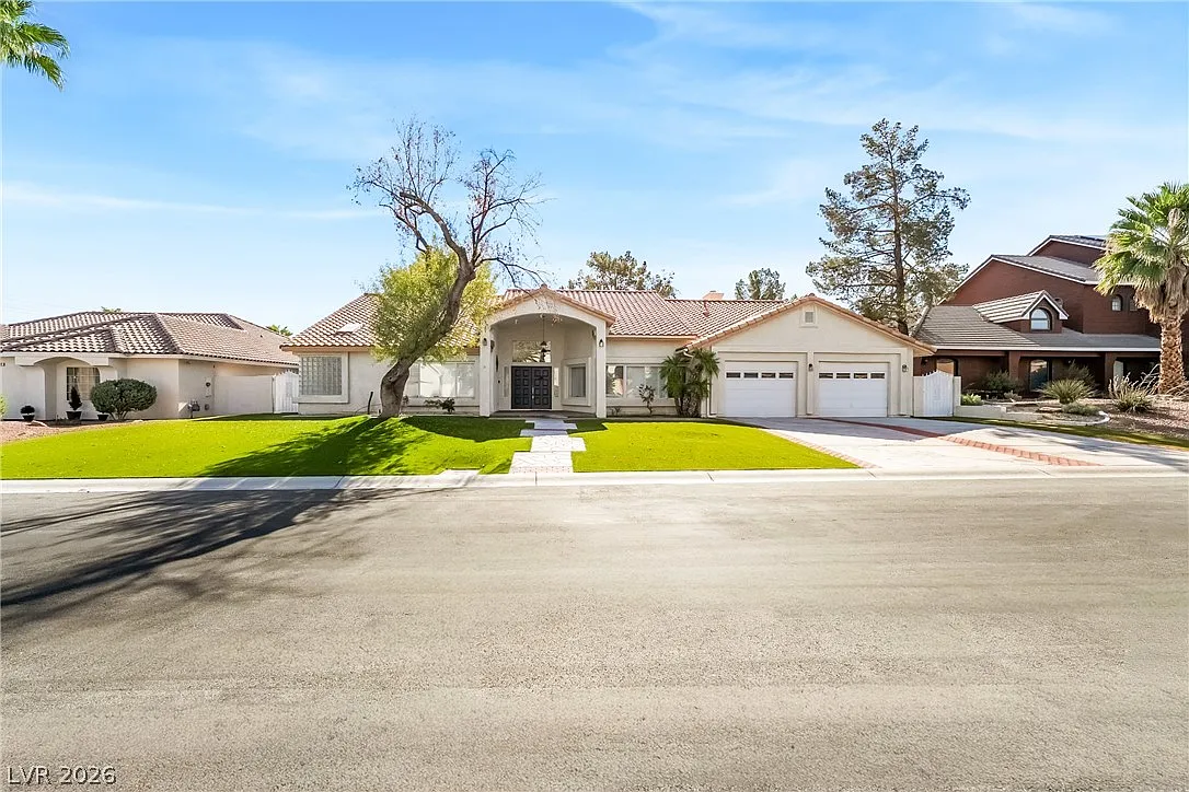 3 bed, 3.5 bath, 6770 sqft, $4,900 — Photo 1