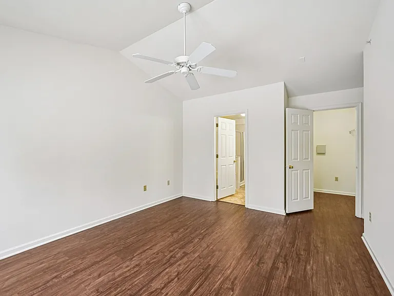 Spring Creek Apartments — Photo 36