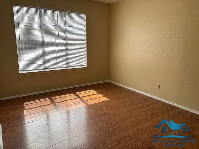 1012 Glenna St — Photo 10