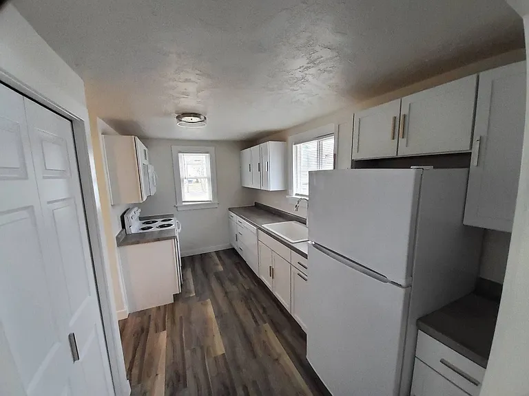 1368 Cherry St — Photo 2
