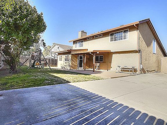 3rd image of 1460 Pebblewood Dr