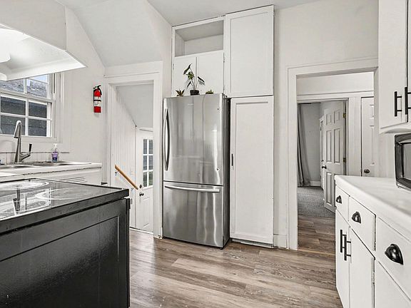 4th image of 1338 Regent St