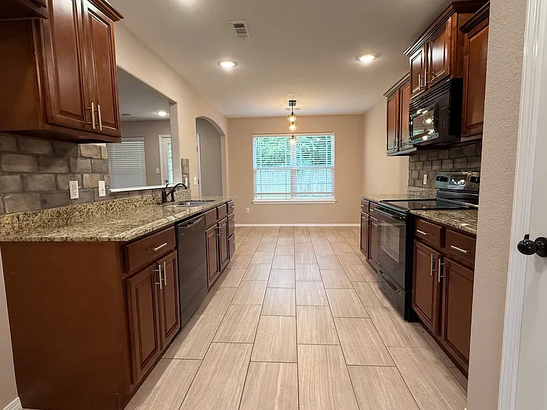 608 Ridge Point Dr — Photo 8