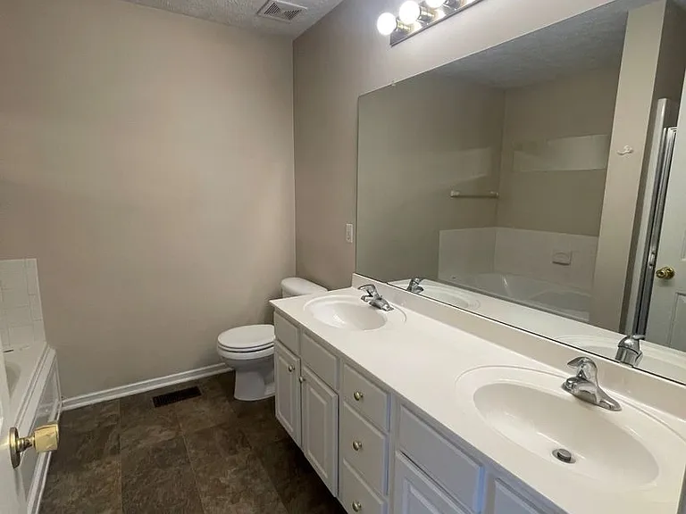 11709 S 27th St — Photo 3