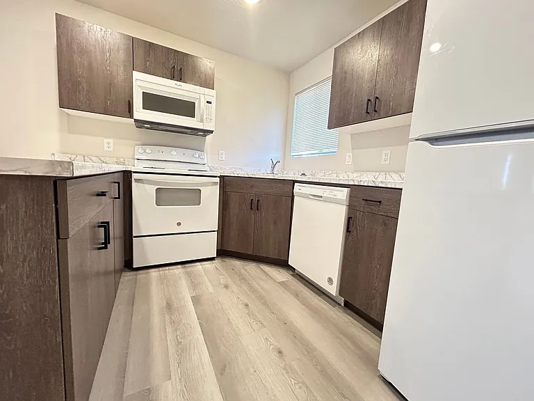 258 W 2100 N #2 — Photo 3