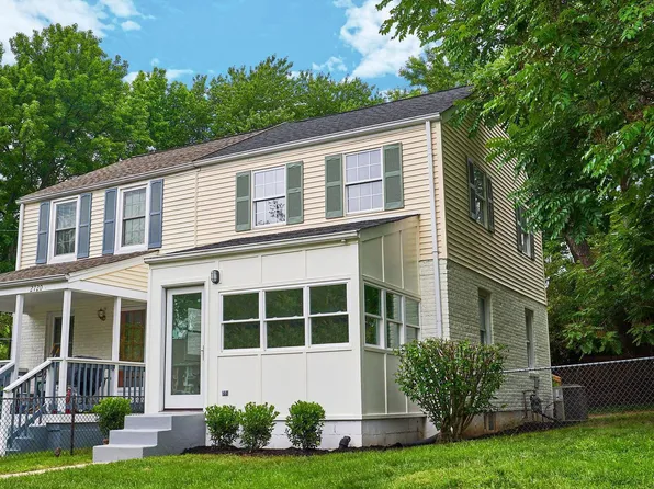 2718 Farnsworth Dr, Alexandria, VA 22303