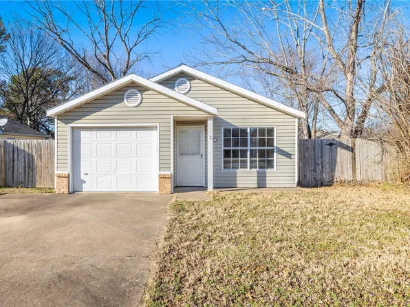 402 E Redbud Ln, Fayetteville, AR 72703