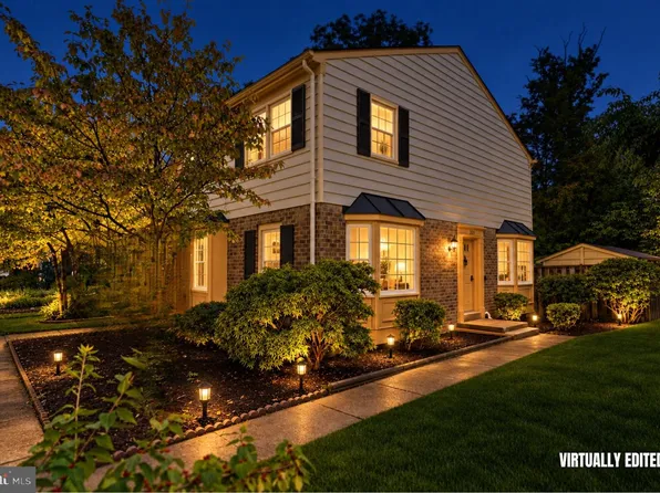 5027 Head Ct, Fairfax, VA 22032