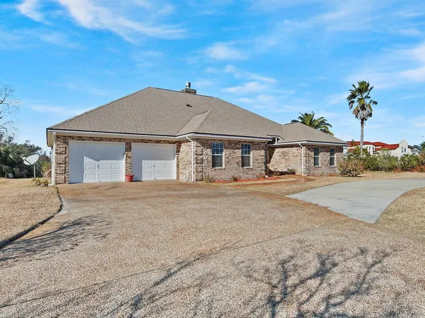 2002 Country Club Dr, Lynn Haven, FL 32444