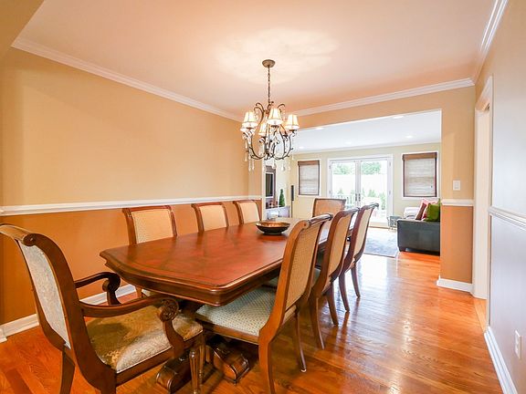 3rd image of 437 Cypress Ct