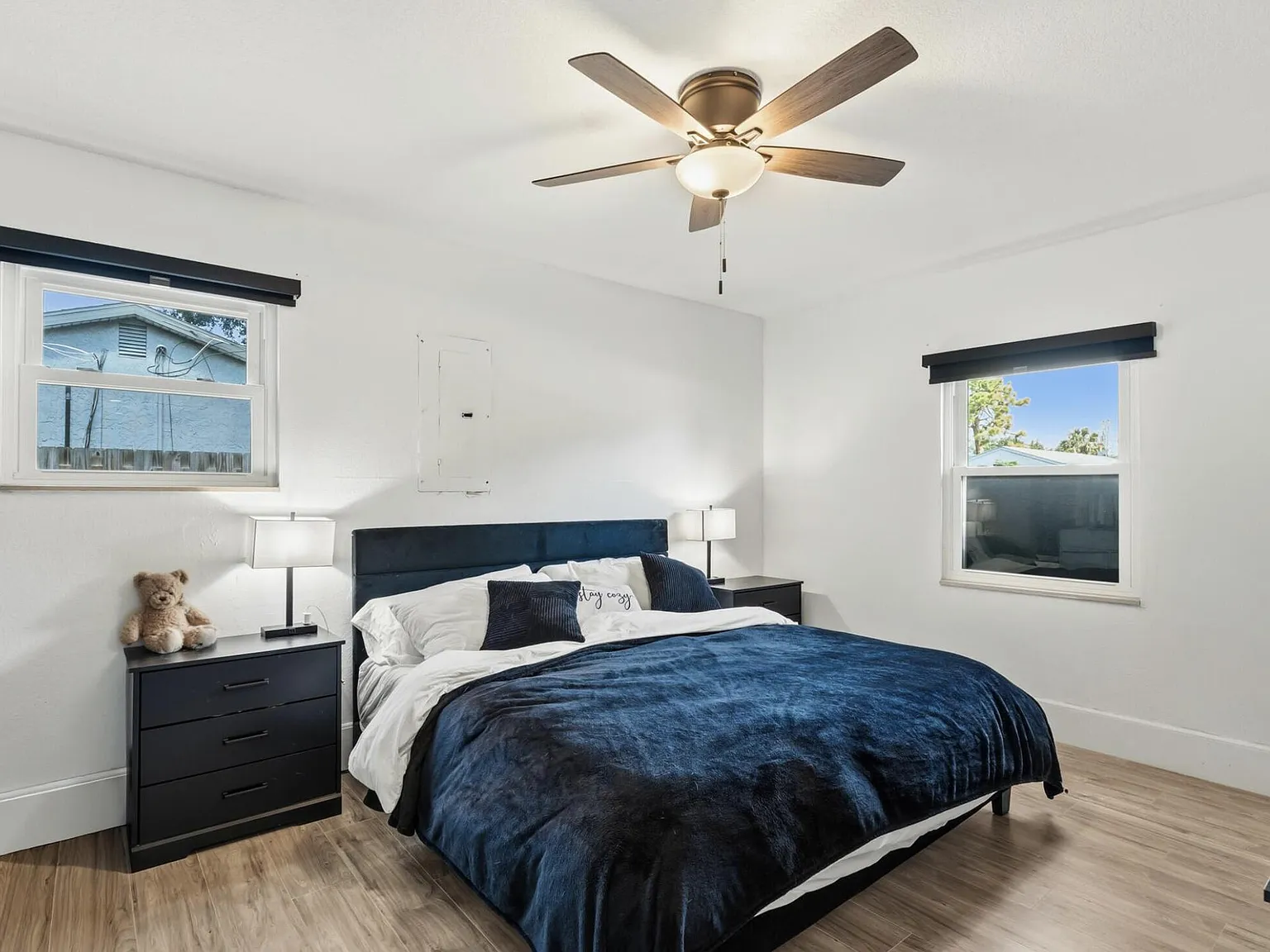 3 bed, 1.0 bath, 1200 sqft, $2,250 — Photo 4