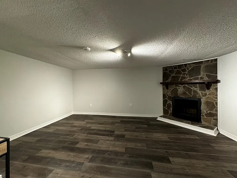 121 University Ave E #2 — Photo 14