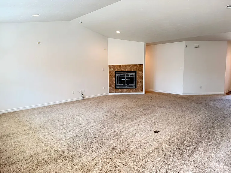 646 Cortney Way — Photo 3