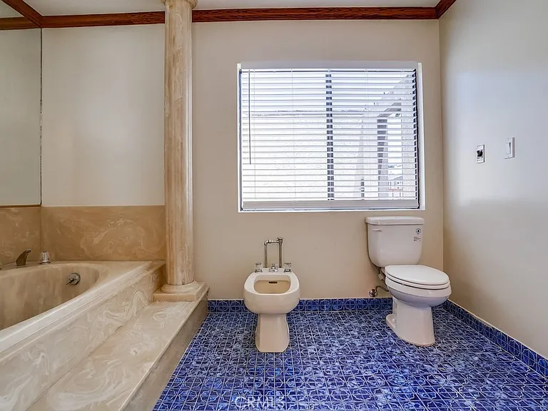 1307 Mackay Ln — Photo 38