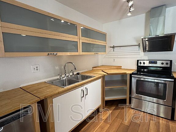 2nd image of 5525 E Thomas Rd Unit F1