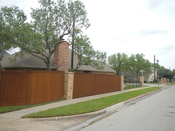 Dogwood Median, Cedar Fence & Desert Willow in Back Yard.