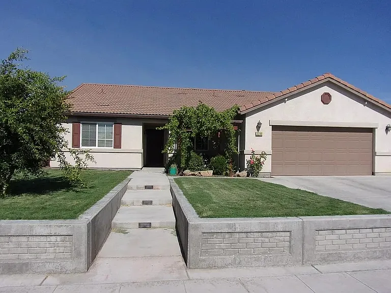 3290 N Vista Ave — Photo 26