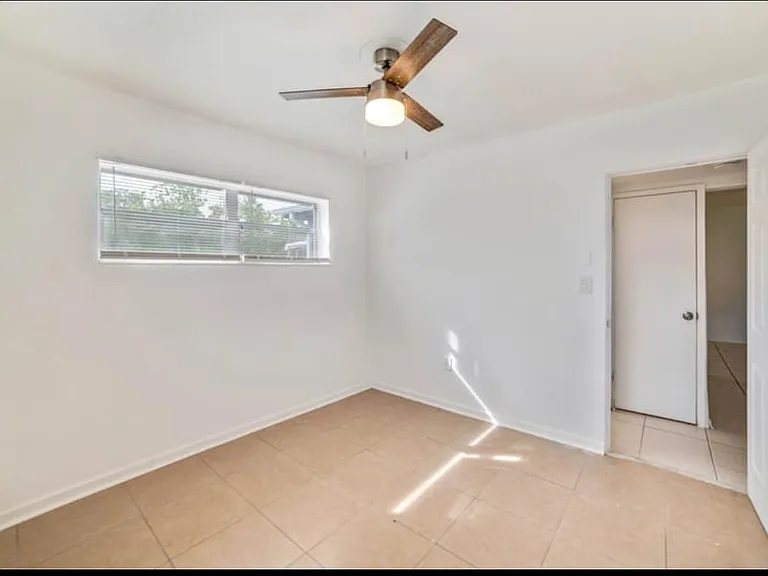 7313 Royal Palm Dr — Photo 2