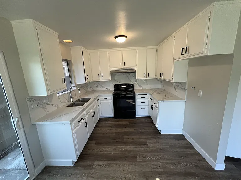 560 E Erna Ave — Photo 7