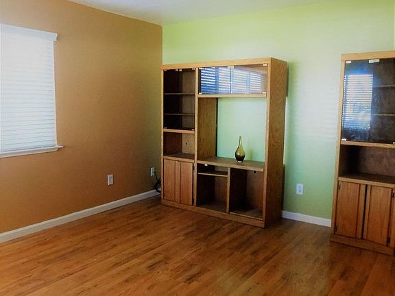 4th image of 1370 E Oak Ave #A