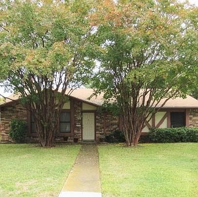 1st image of 922 Navasota Dr