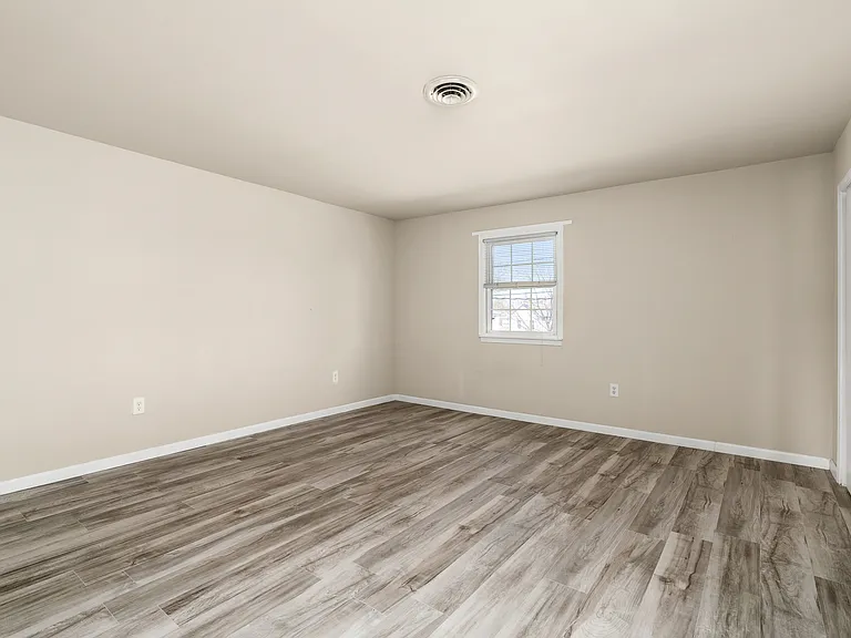 320 W 5th St #2 — Photo 11