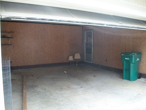 2 Car Garage (Interior)