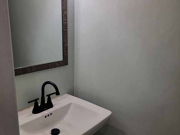 5th image of 5960 Edgelake Dr