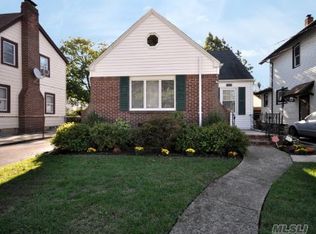 44 Rockville Ave, Rockville Centre, NY 11570